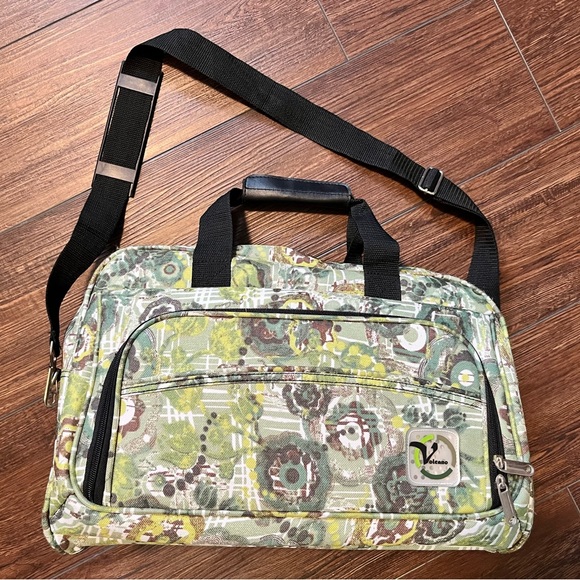 Volcano duffle, gym, overnight, or travel bag. In like new condition! Green. - Picture 1 of 16